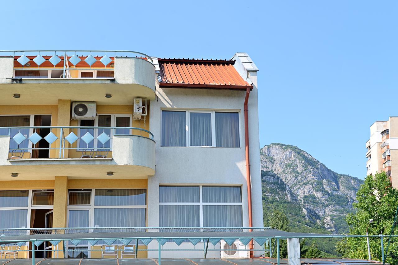 Family Art-Hotel Zora Vratsa Экстерьер фото