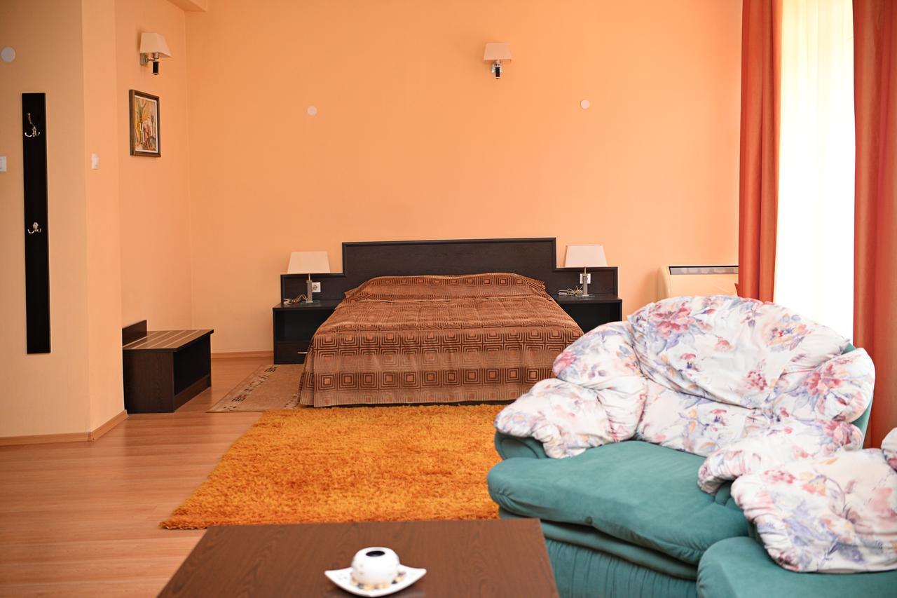 Family Art-Hotel Zora Vratsa Экстерьер фото