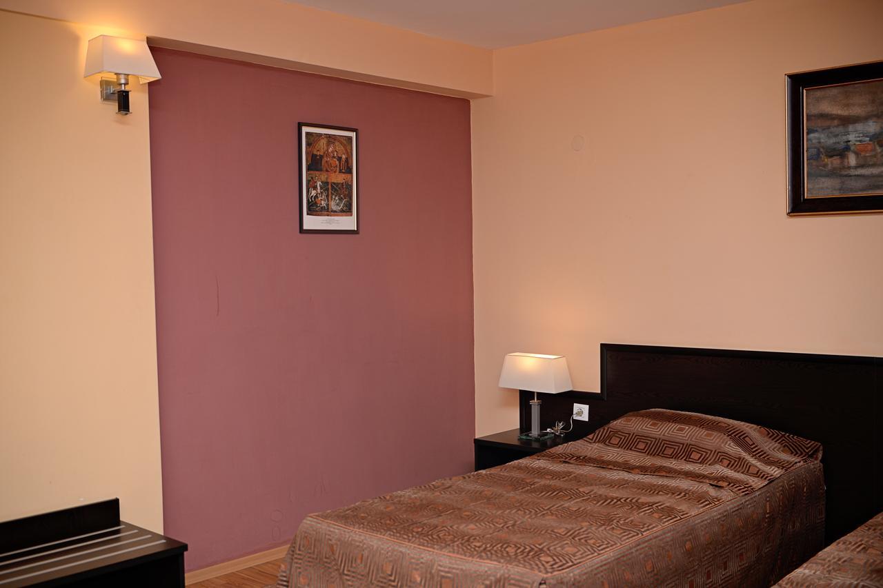 Family Art-Hotel Zora Vratsa Экстерьер фото