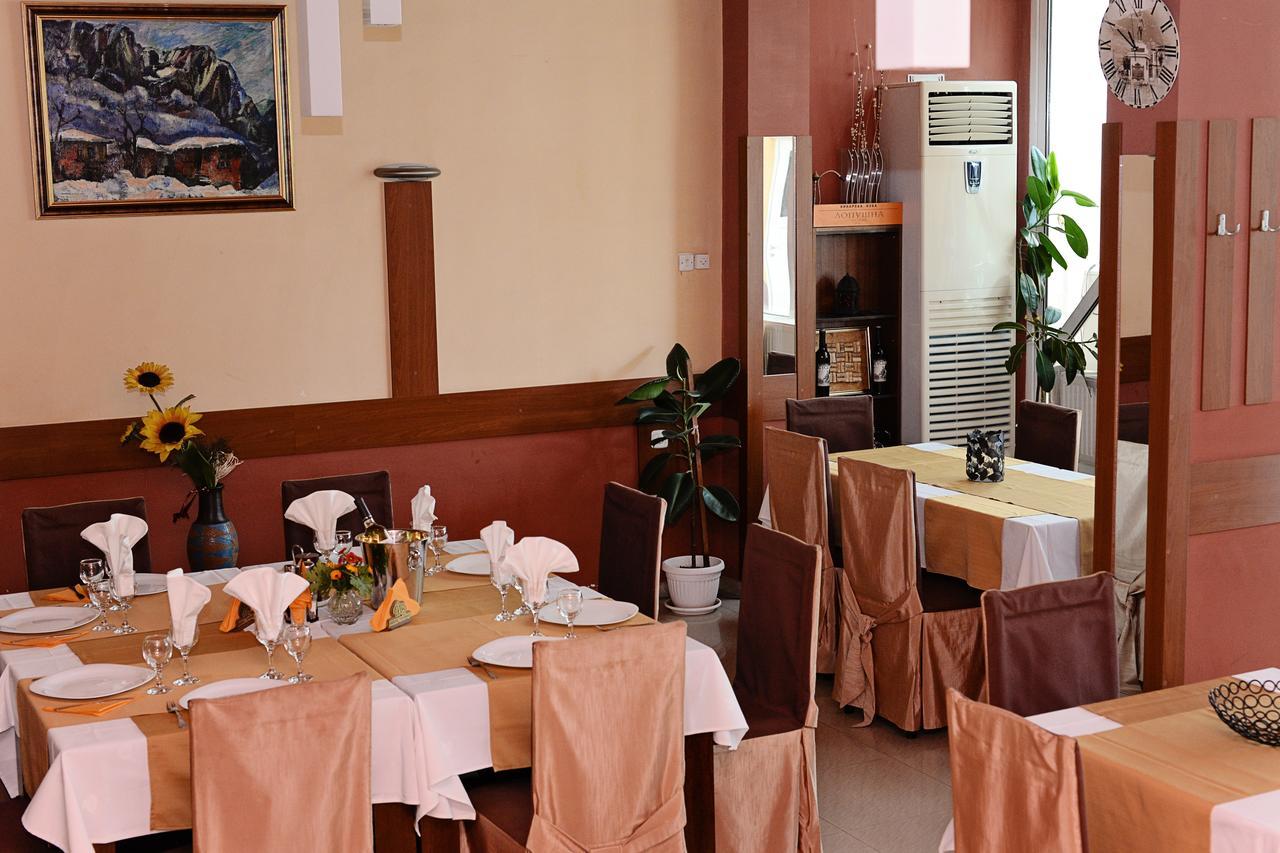 Family Art-Hotel Zora Vratsa Экстерьер фото